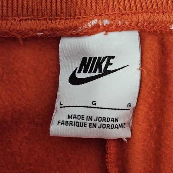 Nike Women's Orange Shorts - Picture 2 of 4